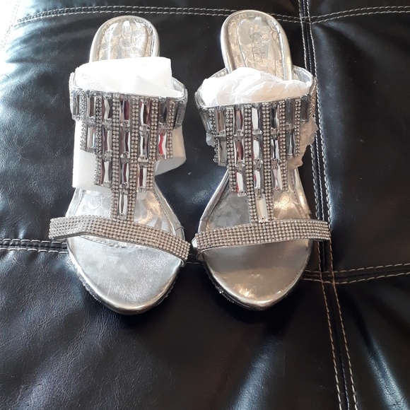 shoes - Picture 3 of 3